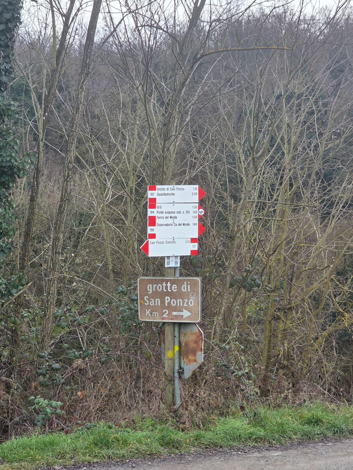 Segnaletica CAI verso Grotte San Ponzo